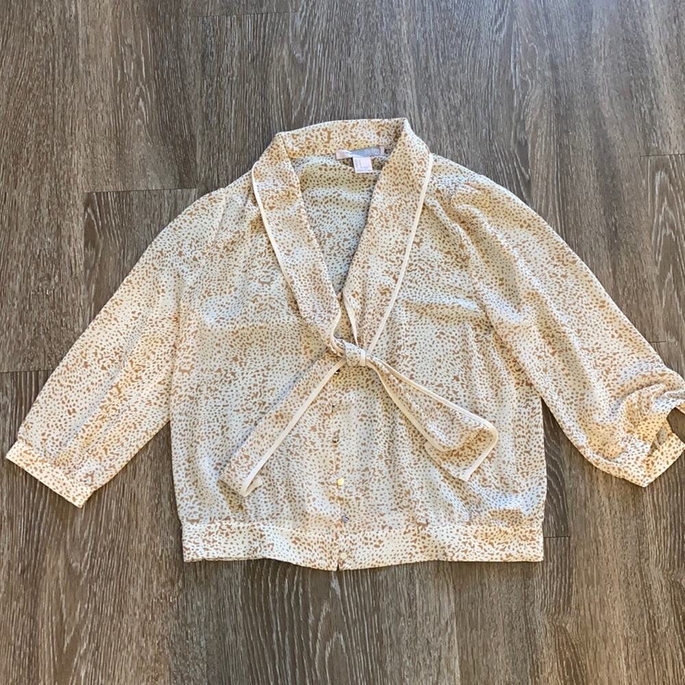 Spotted blouse with button detail